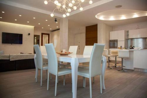 ROME Chic and Elegant Apartment near METRO Station - Tap to explore photos