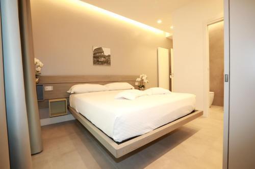Unique Luxury Stay Room Type - Deluxe Double Room with Balcony Unique Luxury Stay Room Type - Deluxe Double Room with Balcony