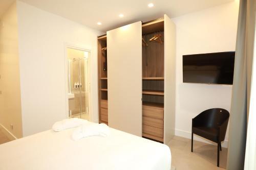 Unique Luxury Stay - Tap to explore photos