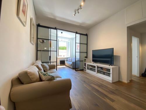 Leopardi Sweet Home - Tap to explore photos