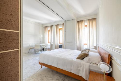 White Suite in Rome Room Type - Deluxe Studio