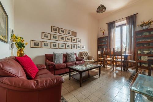 Piazza Vittorio Emanuele II Classic Apartment - Tap to explore photos