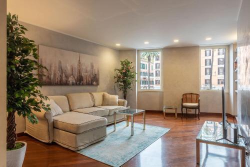 Piazza di Spagna 90 Exclusive Apartment - Tap to explore photos