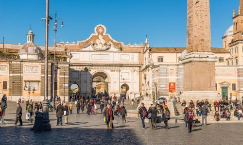 Martina a Piazza del Popolo - Tap to explore photos