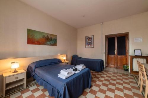 Reyes Suite & Rooms - Tap to explore photos