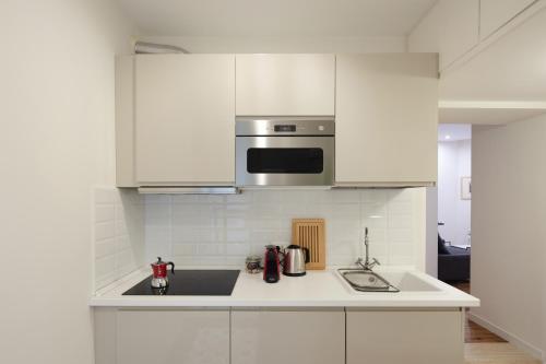 Modern pied a terre near Piazza Navona - Tap to explore photos