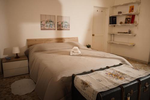 TWO-ROOM Apt. under the Aqueduct's ARCH in Pigneto - Tap to explore photos