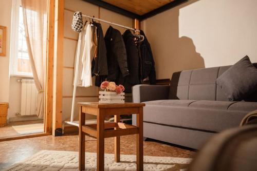 TWO-ROOM Apt. under the Aqueduct's ARCH in Pigneto - Tap to explore photos