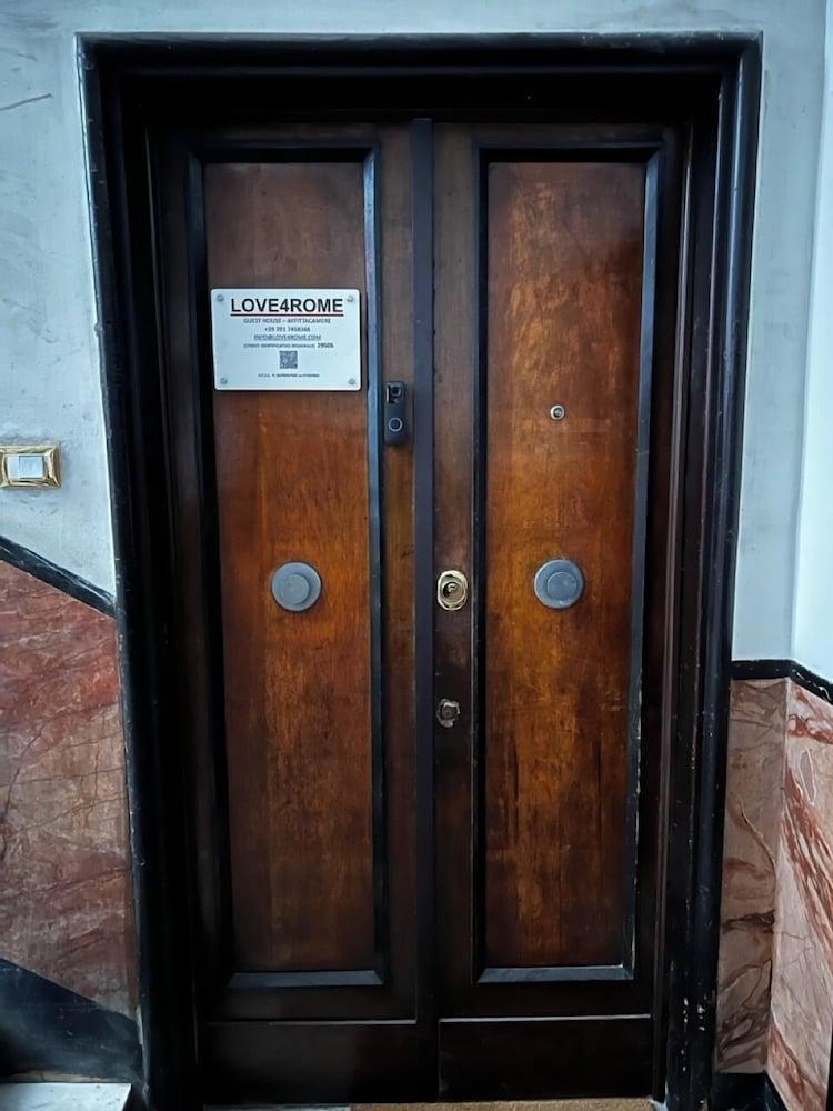 Love4Rome Guest House