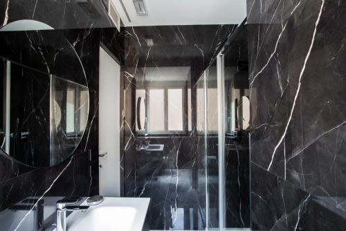 Romantic Suite Colosseum - Luxury Apartment - Tap to explore photos