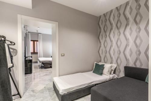 R22 Apartment - Tap to explore photos