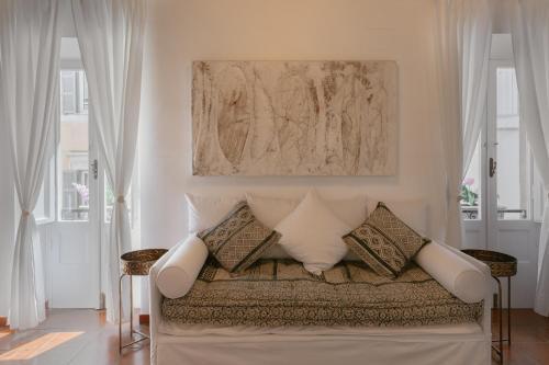 Piazza Navona Historic Luxury Apartment - Tap to explore photos