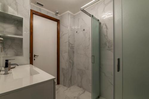 Rione Sallustiano Elegant Apartment - Tap to explore photos