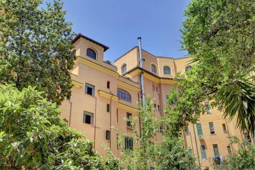 Vatican Apt Doria 64 - Home and More