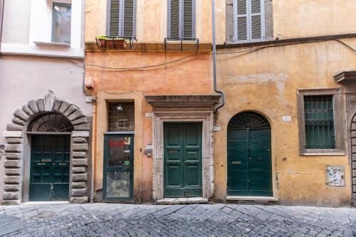 Navona Historic Lovely Flat - Tap to explore photos