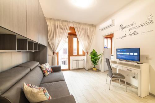 Smart Home Rome - Trilocale con Parcheggio Privato - Tap to explore photos