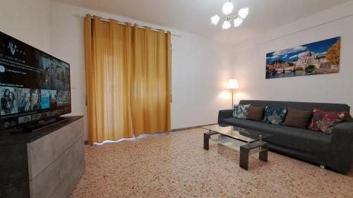 Roman Holidays Apartment - Tap to explore photos