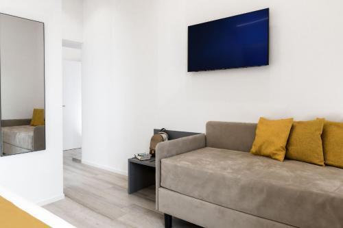 St Peter Twelve - Tap to explore photos