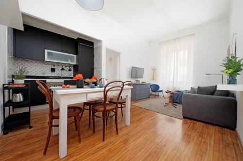 Testaccio - Pretty Apartment - Tap to explore photos