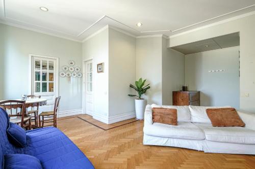 PIRAMIDE SHABBY by Casa e Lode - colosseum, air conditioning - Tap to explore photos
