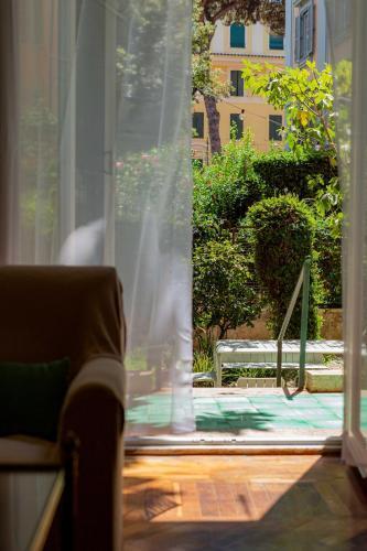Trieste Guesthouse - ZENO 48 - Tap to explore photos