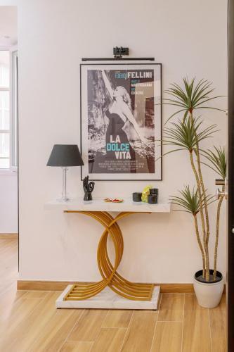 Roma Centro Holiday House - Tap to explore photos
