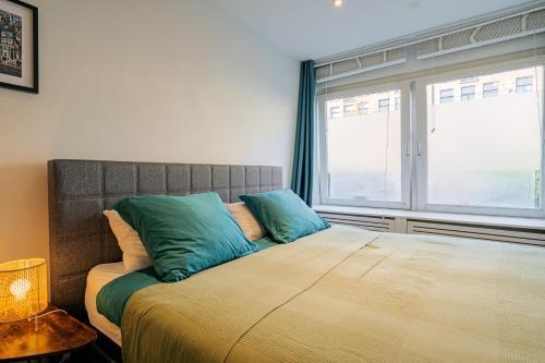 Suite with private bathroom near Vondelpark - Tap to explore photos