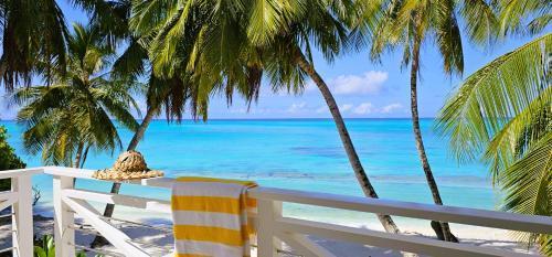 The Fulhadhoo Beach Cottage - Tap to explore photos
