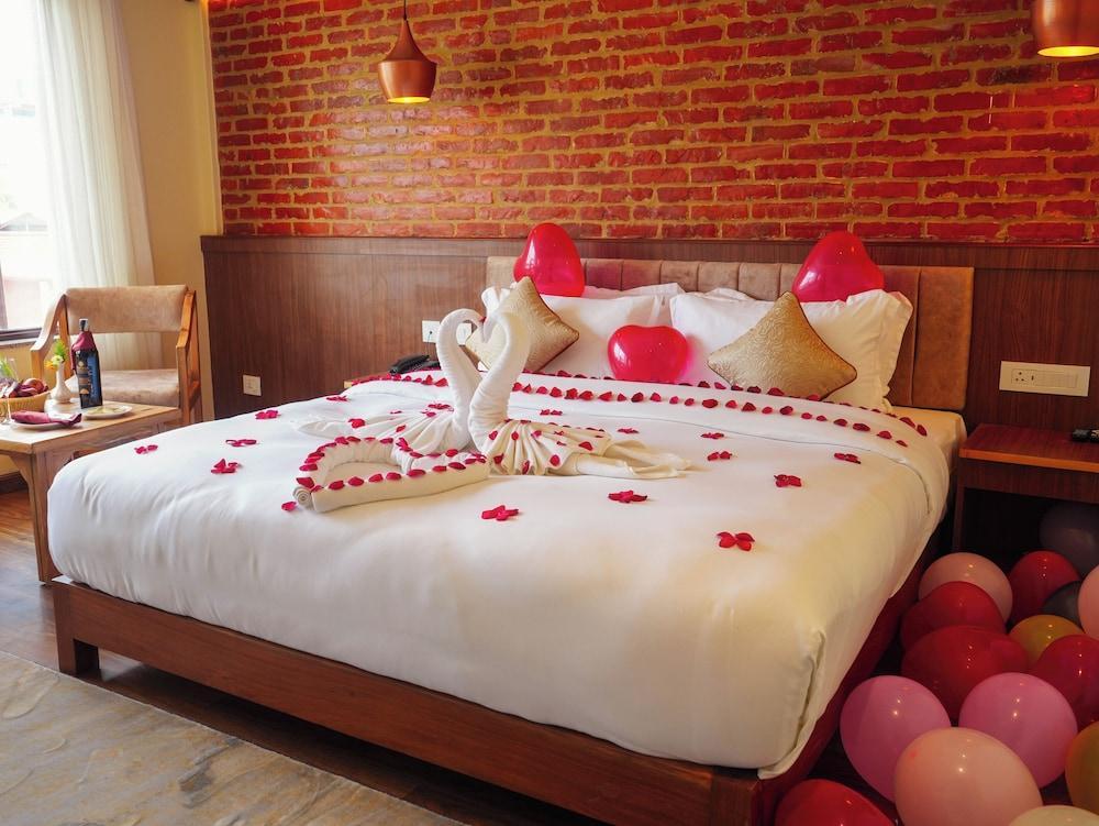 Temple Himalaya Hotel and Spa Room Type - Deluxe Double or Twin Room, Balcony, Lake View