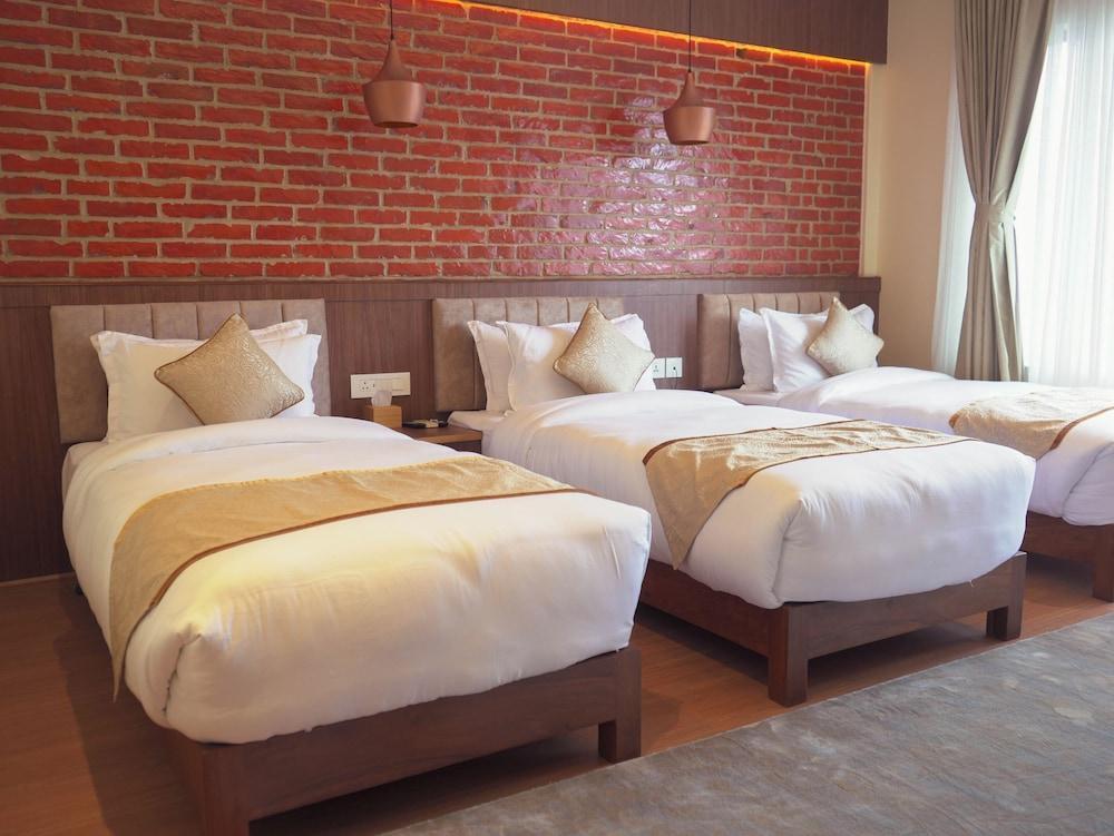 Temple Himalaya Hotel and Spa Room Type - Deluxe Triple Room, Balcony, Lake View