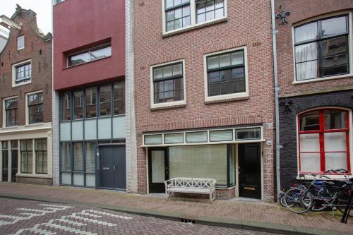 Private Studio with Patio in the heart of Amsterdam - Tap to explore photos