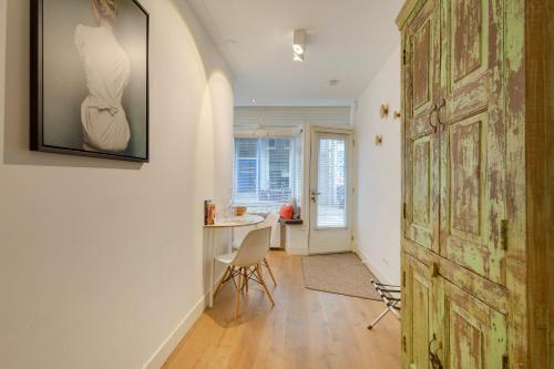 Private Studio with Patio in the heart of Amsterdam - Tap to explore photos