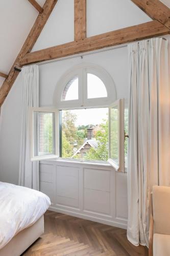 Waldeck Vondelpark 2 bedroom Suites - Tap to explore photos