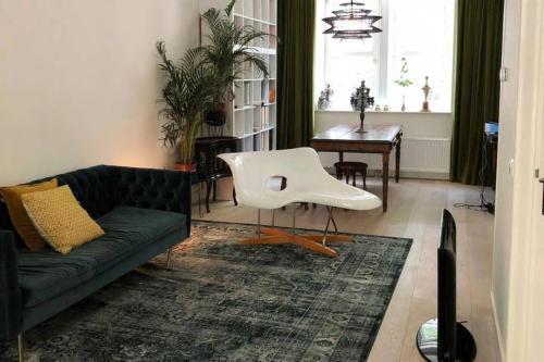 Lovely appartment in Amsterdam - Tap to explore photos