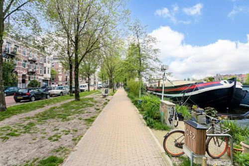 Stylish apartment next to the Amstel River - Unit C - Tap to explore photos