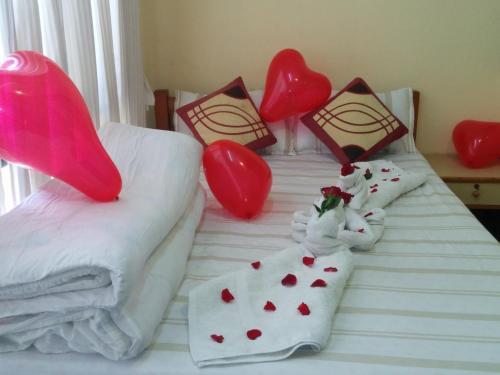 Looniva Guest House - Tap to explore photos