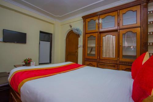 OYO 232 Hotel Titanic Pvt Ltd - Tap to explore photos