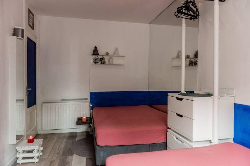 Nice 2 Double Bed in Sunny House in Amsterdam West - Tap to explore photos