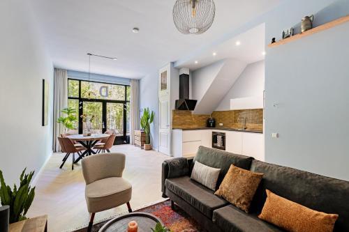 Stylish apartment next to the Amstel river- Unit D - Tap to explore photos