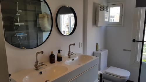 The Superstay Boutique guestroom - Tap to explore photos