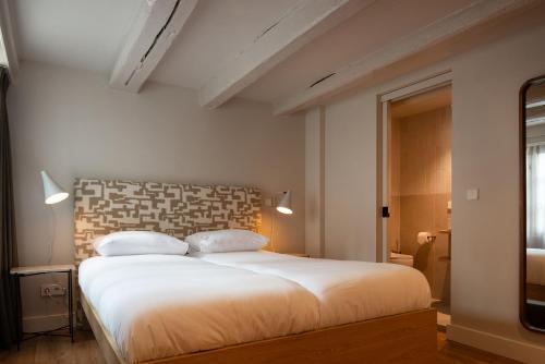 Storehouse Studios Room Type - Deluxe Double Room