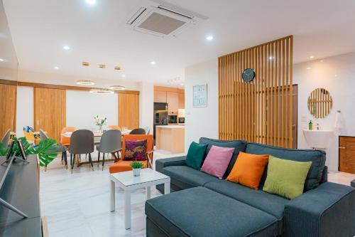 MODERN - 6Beds, CITY CENTER, Phrom Phong BTS, Em District, Terminal 21 - Tap to explore photos