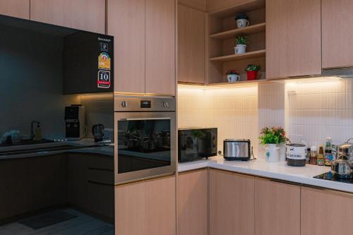PRIME SUKHUMVIT MODERN HOME, Phrom Phong BTS, Em District, Up to 14 guests