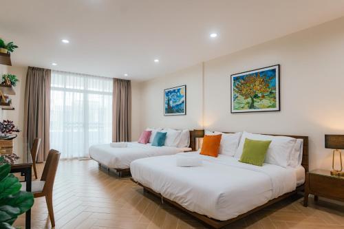 PRIME SUKHUMVIT MODERN HOME, Phrom Phong BTS, Em District, Up to 14 guests - Tap to explore photos