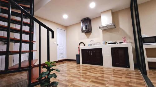 NEW! KG home 3 Bedrooms/ Free Wi-Fi - Tap to explore photos