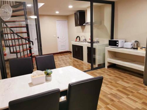 NEW! KG home 3 Bedrooms/ Free Wi-Fi - Tap to explore photos