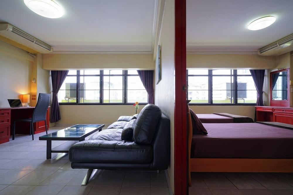 Petch Tower Ekkamai Room Type - Superior Twin Room, Balcony, Garden View
