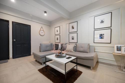 4BR house MRT subway 250m Chatujak Market wi-fi - Tap to explore photos