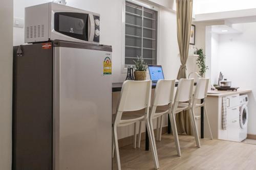 B2 Large + Comfort full kitchen near MRT Bangson - Tap to explore photos