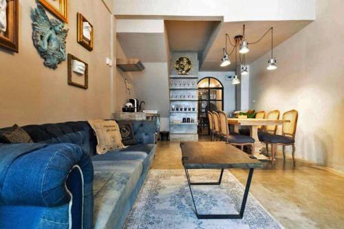 Beautiful 3 Bedroom Baroque House near Asoke BTS - Tap to explore photos